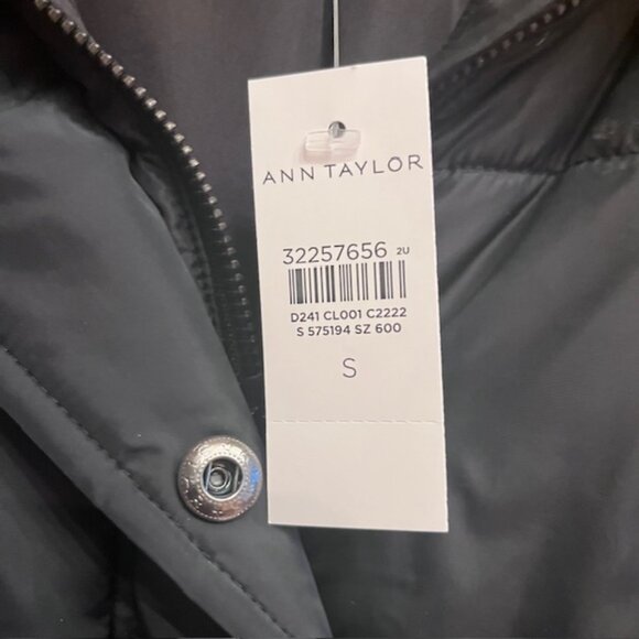 NWT Ann Taylor Black Winter Coat with Faux Fur Collar--Size Small - Picture 3 of 6